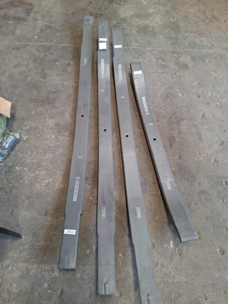 Rear leaf spring assembly